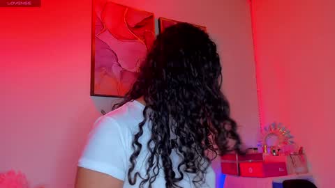 Danna Lovs online show from January 2, 2:35 pm