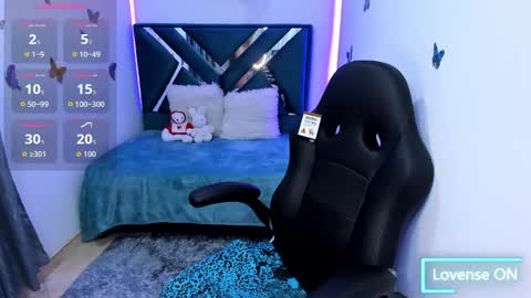 Danna martinezz online show from November 28, 8:45 pm