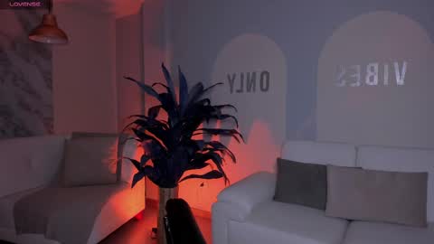 Danna Cruz  online show from February 17, 6:50 pm