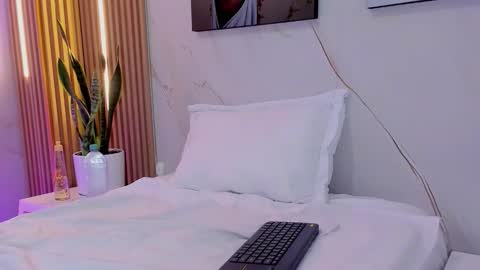 Daphne online show from September 18, 2:43 am