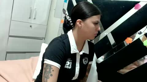 daphne877046 online show from July 20, 9:04 pm