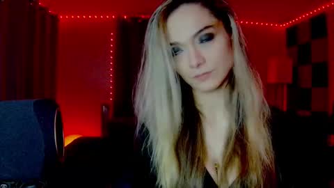 roseredgoddess online show from November 7, 5:35 am