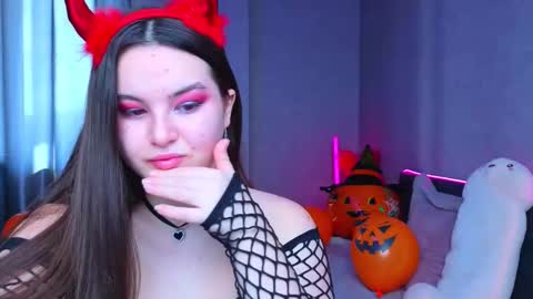 darlenedolce online show from October 30, 11:00 am