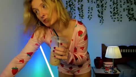 dayna_sunset online show from December 18, 2:38 am