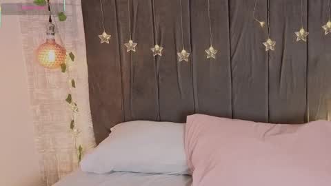 dea_athenea online show from December 18, 6:56 pm