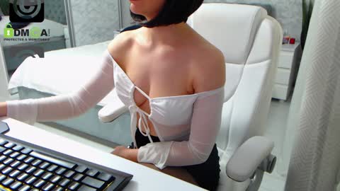 Elly online show from January 30, 10:50 am