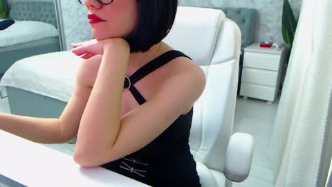 Elly online show from March 22, 11:49 am