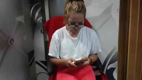 hi guys i m a cute milf i m here for good time and nice people pls be respectfool and enjoy me online show from June 3, 4:02 am