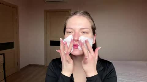 Mila online show from April 11, 8:40 am