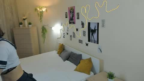 Lea online show from April 16, 2:17 pm