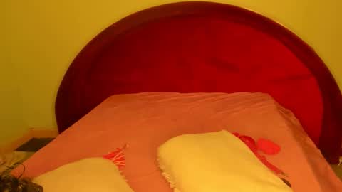 deli_la online show from October 25, 10:34 am