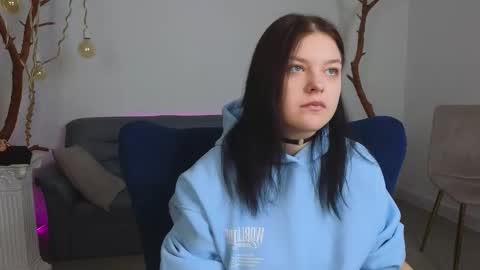 deliaeffy online show from March 24, 2:11 pm