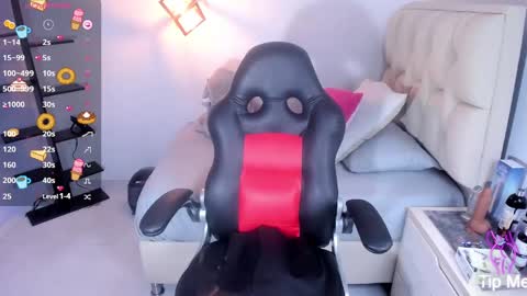 delilah_leone online show from September 15, 7:10 pm