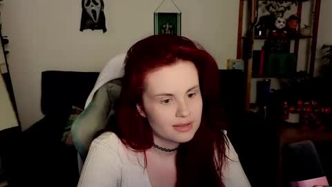 dellacrush_ online show from November 22, 6:10 pm