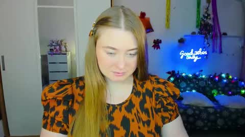 Sophie online show from December 5, 4:01 pm
