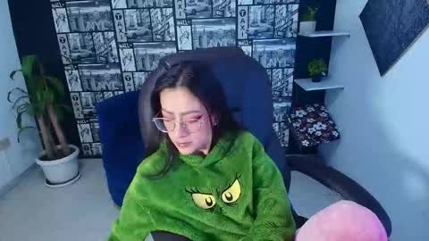 Desiring Angel online show from December 15, 12:32 pm