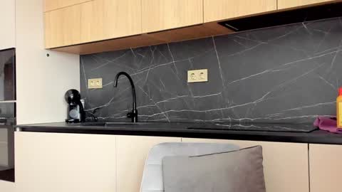 devyale online show from October 1, 10:20 am