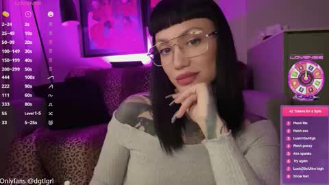 dgtlgrl online show from October 6, 2:34 pm