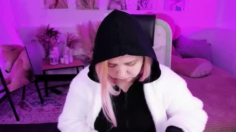 Dia online show from February 18, 7:46 pm