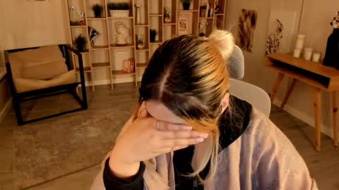 Dia online show from September 19, 2:43 am