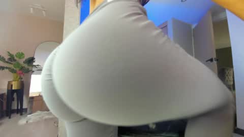 dianac1998 online show from April 14, 5:46 pm