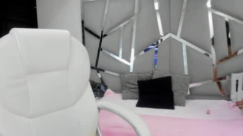 dianarous online show from February 25, 4:35 am