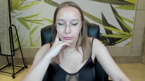 Dina online show from June 5, 5:08 pm