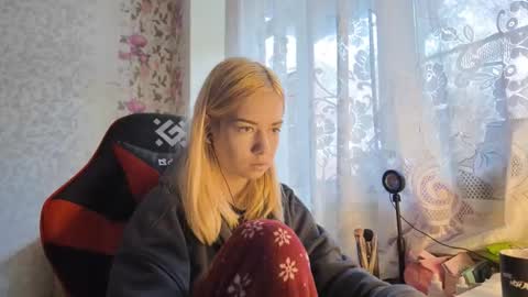 dinorahmroczkowski online show from October 14, 8:50 am