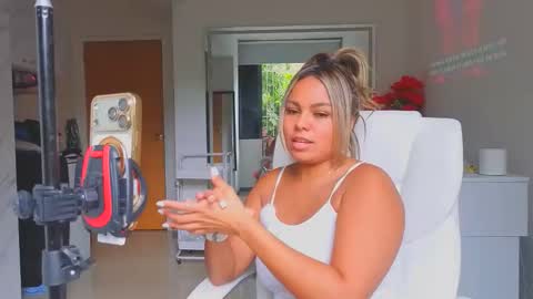 diosadeluniverso_ online show from April 9, 6:46 pm