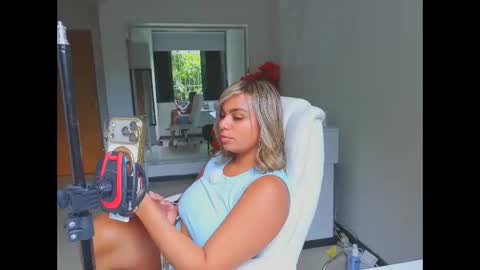 diosadeluniverso_ online show from April 11, 6:33 pm