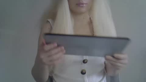 DitaMilton online show from March 8, 6:52 am