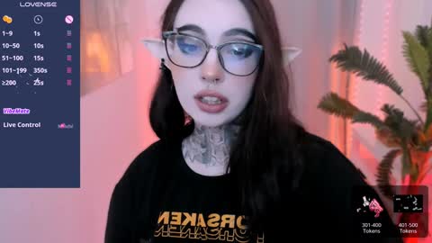 dixipixi_ online show from January 23, 10:22 am