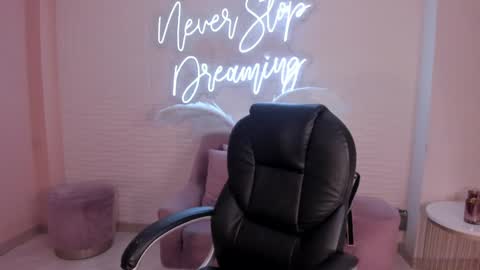 Dolcie  online show from January 18, 11:54 am