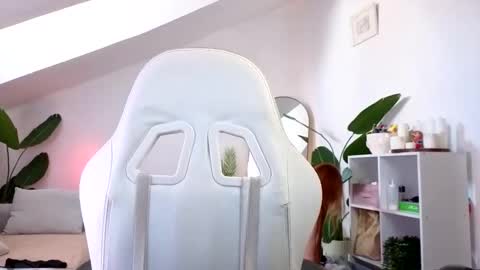 Your doll Lesli online show from October 12, 9:33 am