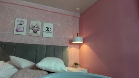 Call me Zoe  online show from January 18, 5:10 am