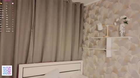 Emilia online show from December 19, 4:27 am