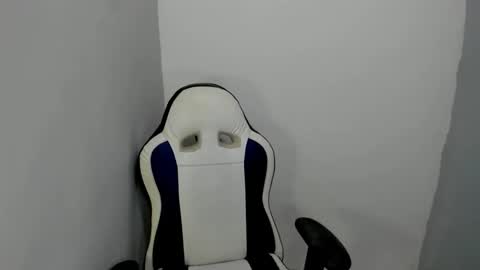 dona_tella online show from March 13, 11:28 pm