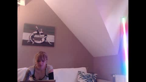 A girl online show from December 2, 8:48 am