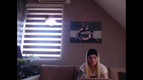 A girl online show from February 19, 8:22 am