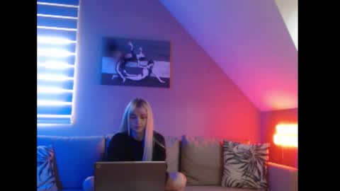 A girl online show from September 29, 7:24 am