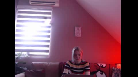 A girl online show from January 9, 8:08 am