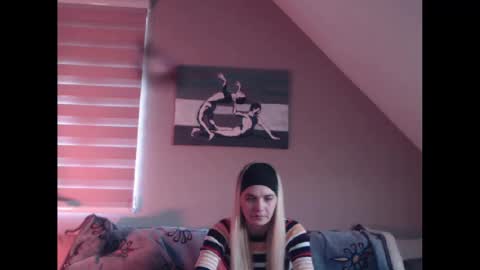 A girl online show from January 6, 7:52 am