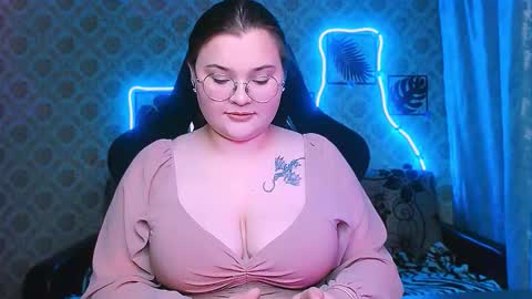 dreamforyoue2 online show from February 20, 7:04 pm