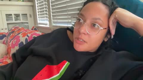 RIRI OR DREAMY online show from January 10, 7:29 pm