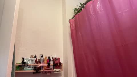 RIRI OR DREAMY online show from March 11, 7:36 pm