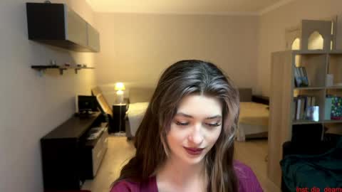 Dia online show from April 10, 3:07 pm