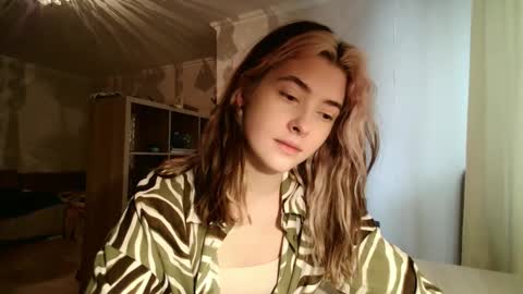 Dia online show from February 8, 9:35 am