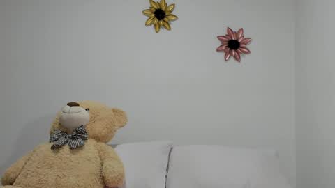 Dulce  online show from January 29, 2:32 pm