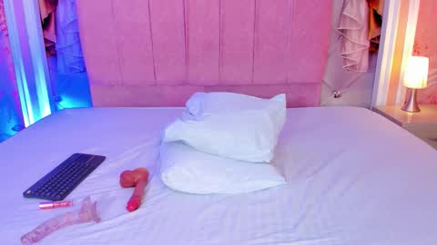 Dulce  online show from February 20, 4:55 am