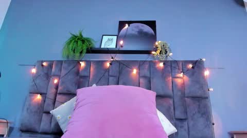 DULCE AURORA online show from January 17, 2:52 am